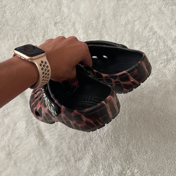 (NWT) Crocs Classic Unisex Animal Remix Clogs Black Multi Animal, Size: W7, M5 - Picture 14 of 17